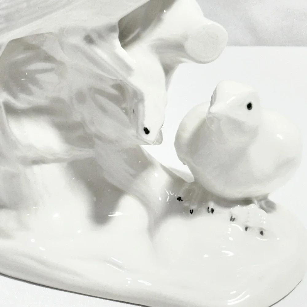 Vintage 1970's Holland‎ Mold Ceramic Robin Bird & Baby Fledging (8 1/4
